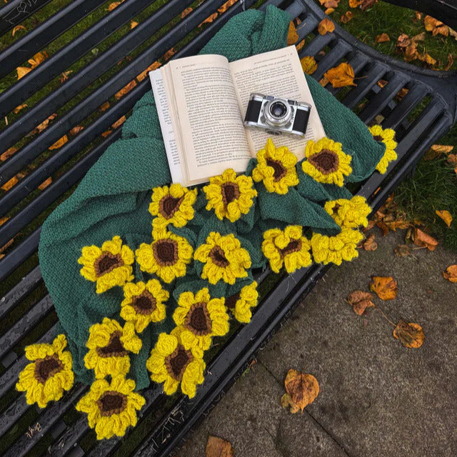 Blomfilt™ – Handvirkad bukett som blir till en filt
